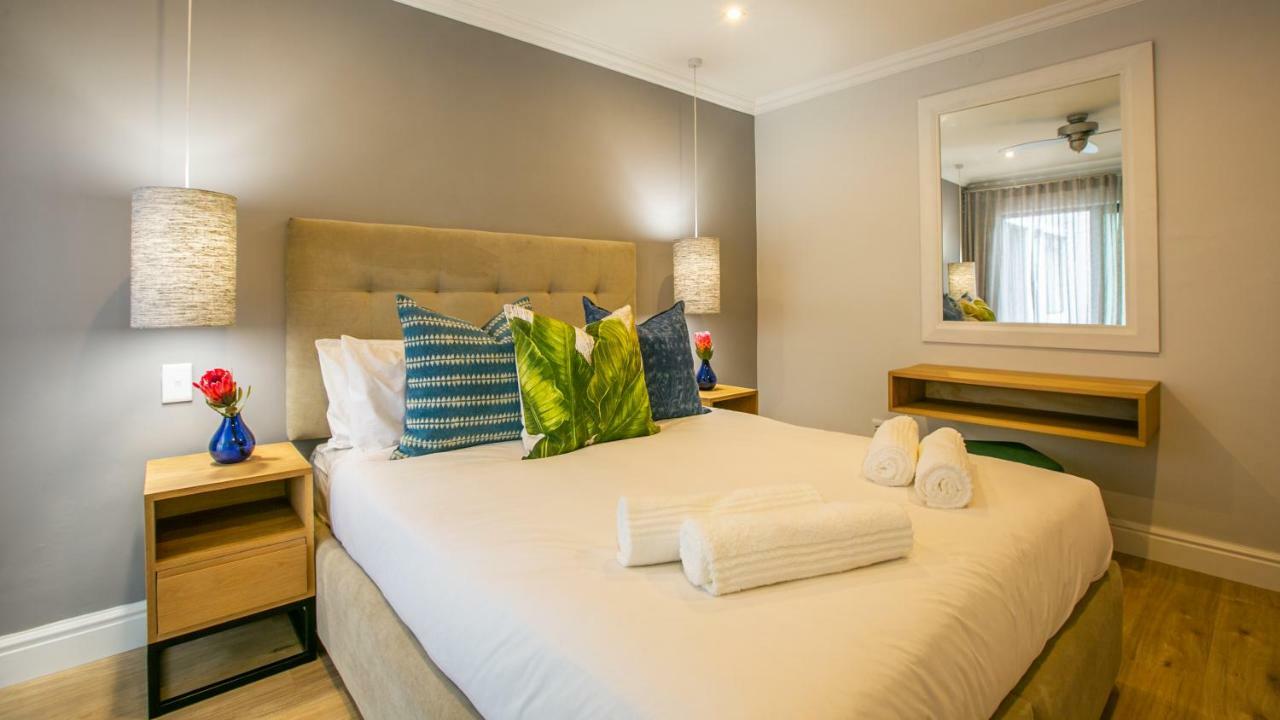Hout & About Guest House 豪特湾 外观 照片