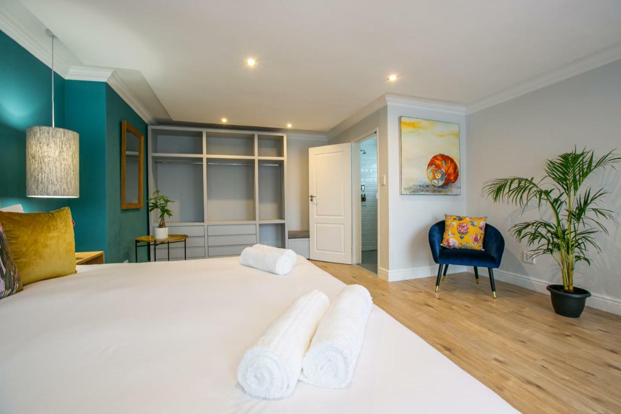 Hout & About Guest House 豪特湾 外观 照片